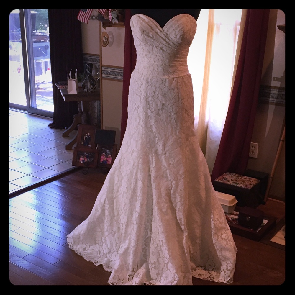 Allure Bridal Gown Style 9210 Size 14 Ivory